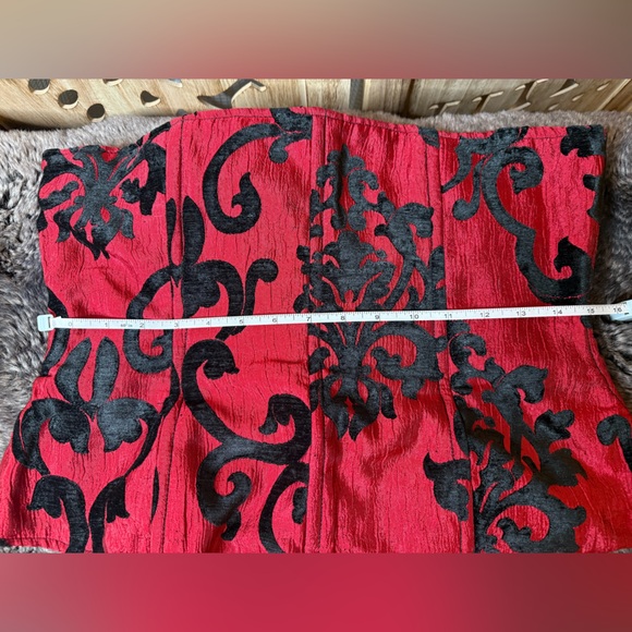 Damsel in this Dress Chic Red and Black Brocade Corset Top - Picture 6 of 8